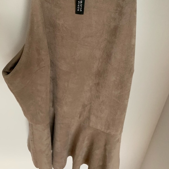 Design lab valvet top! - Picture 2 of 5